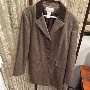 Brown Wool Blazer with Notched Lapels and Tailored Fit